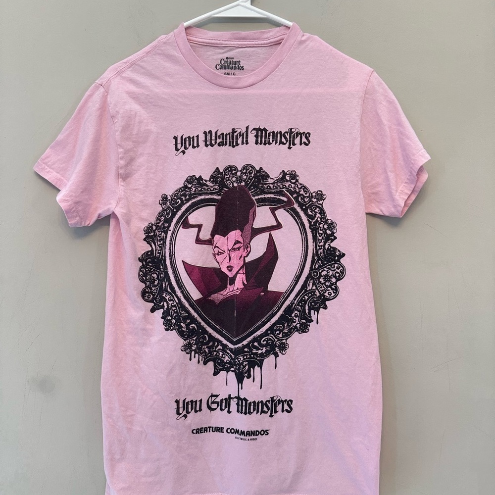 DC Comics Creature Commandos Pink Gothic Style Graphic Tee Size Small (Unisex)